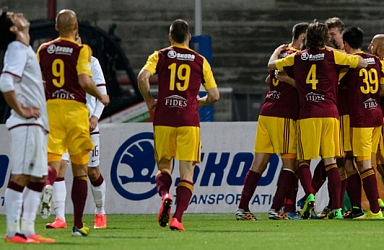 Dukla chce zaskočit lídra, ale na Letné zatím nevstřelila ani gól